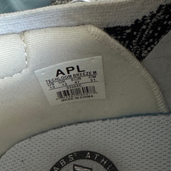 Monochrome Knit Men's Sneakers - Picture 6 of 6